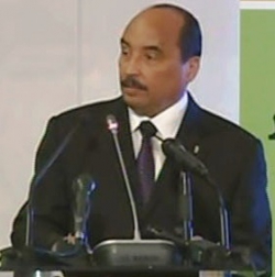 La danse périlleuse sur un volcan du président Abdel Aziz