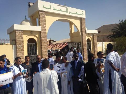 convocation d'un journaliste: Des dizaines de médias protestent