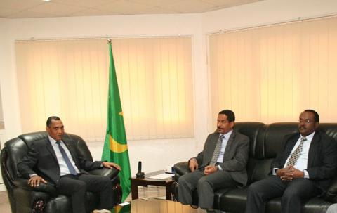 Le ministre de l'Energie et ses homologues sénégalais et malien visitent des centrales électriques à Nouakchott - See more at: http://fr.africatime.com/mauritanie/articles/le-ministre-de-lenergie-et-ses-homologues-senegalais-et-malien-visitent-des-ce
