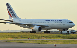 Sortie de piste d'un avion d'Air France: L'incident serait dû à une fissuration de piste, selon the Herald Aviation