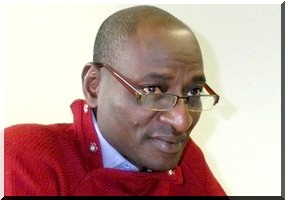 Abderrahmane Ngaïdé expose des tableaux pour donner vie à des 'images mortes"