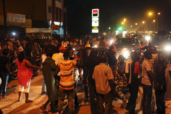 Les Burkinabè dans la rue: «Libérez Kosyam !»