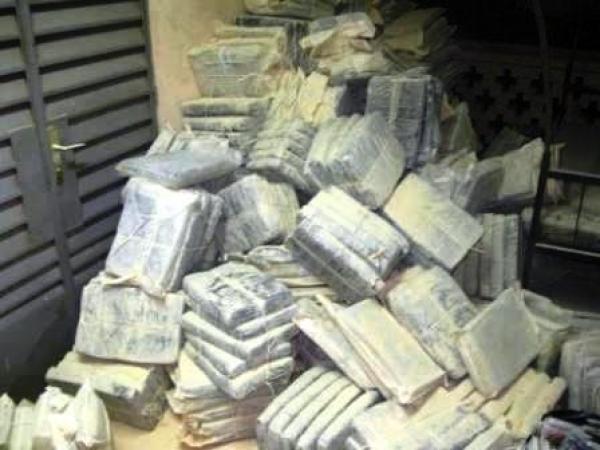Incinération de grosses quantités de drogue et de produits illicites en Mauritanie