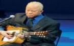 Salif Kéita chante sa différence : "Je suis un blanc / Mon sang est noir / Et moi j’adore ça / C’est la différence qui est jolie",