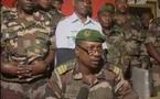 Un Conseil militaire prend le pouvoir au Niger Des blindés devant l'hôpital de Niamey, le 18 février
