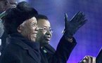 Nelson Mandela vient saluer le Football City Stadium