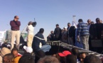 L’EFFONDREMENT DE LA TRIBUNE DU MEETING EMBARRASSE LE PRÉSIDENT ET CONFOND SES ASSISTANTS (VIDÉO)