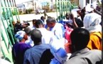 Les militaires retraités manifestent devant l’Assemblée pour demander leurs droits à la retraite.