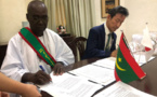 Le maire SY Moussa Hamady signe une convention de don pour la commune de Haayre Mbaara