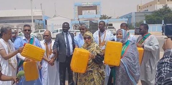 Des députés de l'opposition protestent contre la soif à Nouakchott
